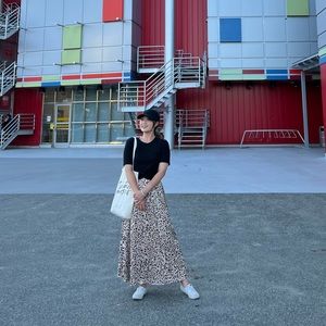 Leopard print long skirt